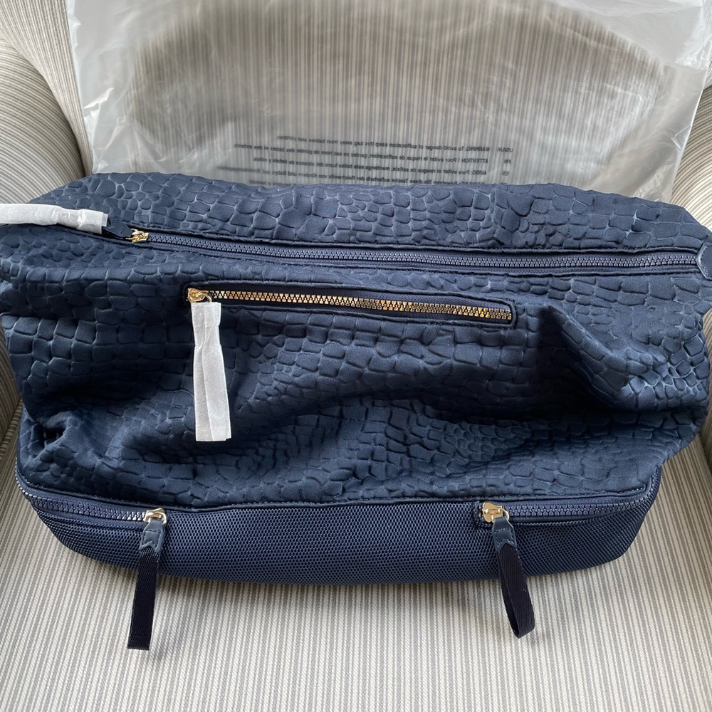 New Stella & Dot Crush it Double take Navy croc print with Carrying strap